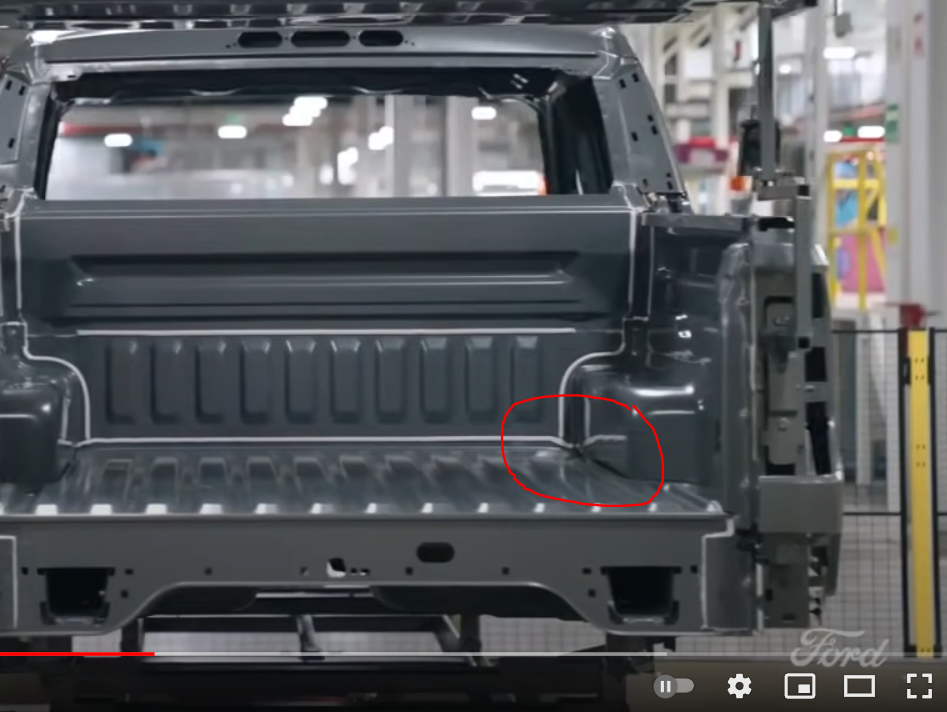 Ford Maverick Bed floor separation / gap from side of bed - normal or issue? Ford Production video - gap.PNG