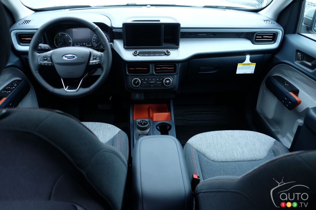 Interior 2021 Ford Maverick XL Cactus Gray 1.jpg