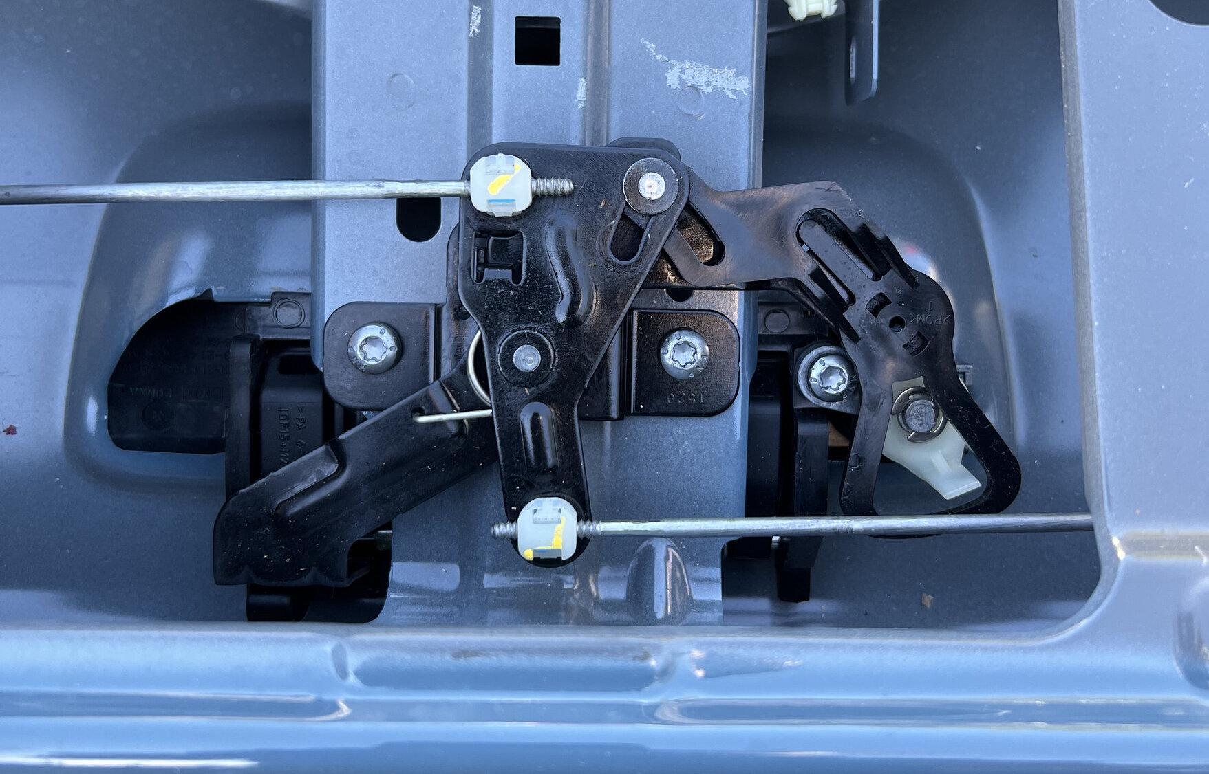 DIY Tailgate Power Lock using Control/Actuator from Ranger