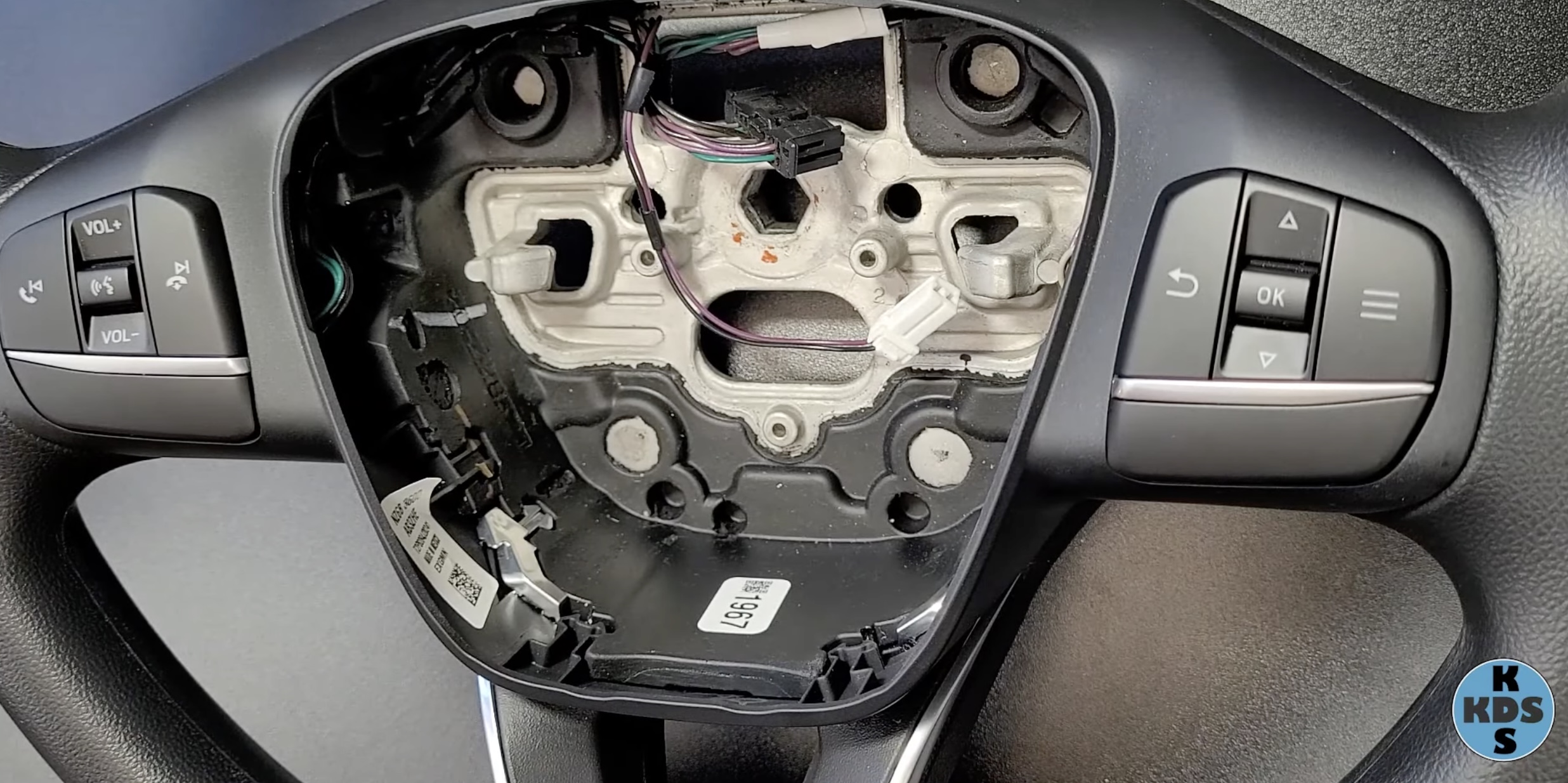 Video Tutorial Steering Wheel Switch Replacement